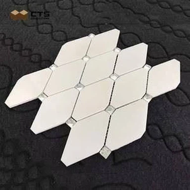 Mosaic de marbre blanc