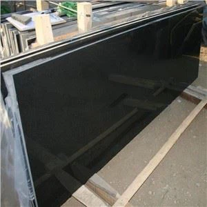 Rajoles polides de granit negre
