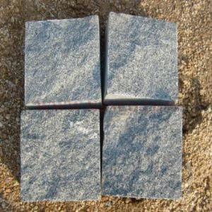 G654 Cobbles naturals de divisió