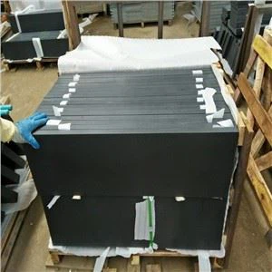 Negre negre contra negre basalt