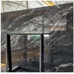 Lloses de granit en blanc i negre