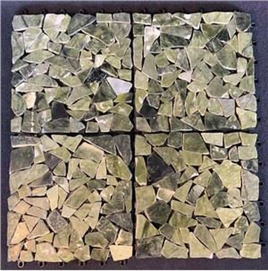 Mosaic de pedra de còdols i rajoles de paret