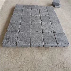 Llamborda de basalt negre de Zhangpu caiguda